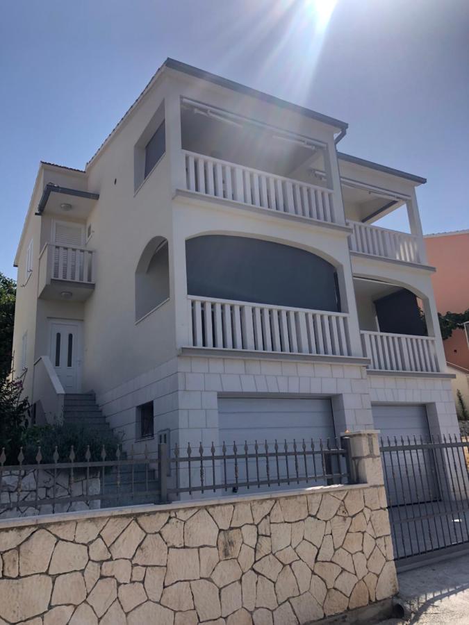 Apartments Sandra 罗戈兹尼察 外观 照片