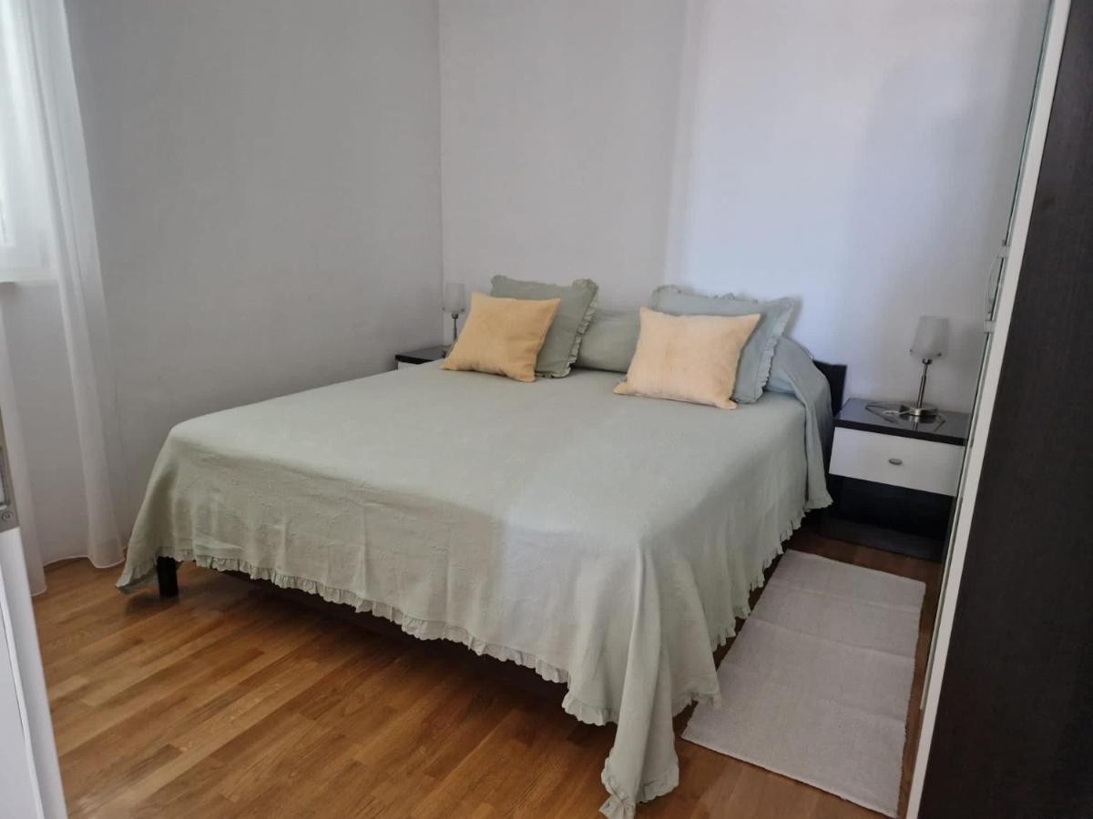 Apartments Sandra 罗戈兹尼察 外观 照片