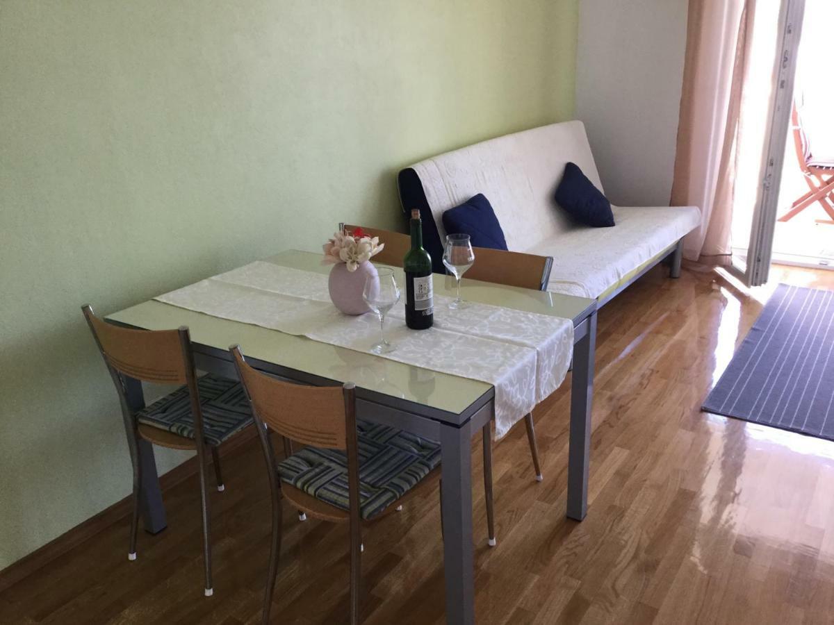 Apartments Sandra 罗戈兹尼察 外观 照片